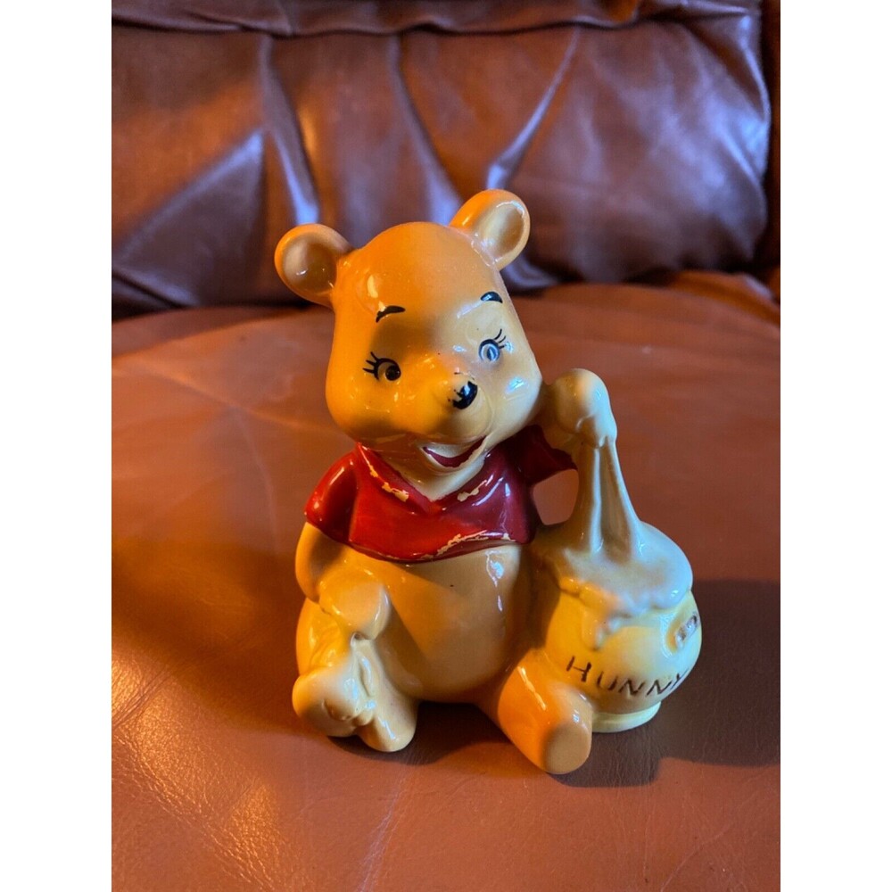 VTG 1960s Walt Disney Winnie The Pooh Ceramic figure w/ Hunny Pot made in Japan